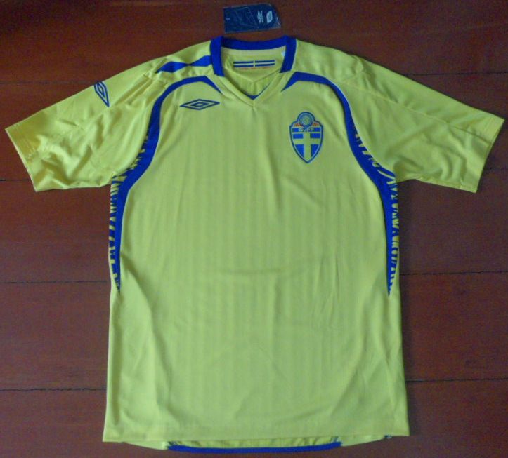 เสื้อฟุตบอล ทีมชาติสวีเดน ชุดเหย้า ชุดลุยศึกยูโร 2008 ใหม่ M-Size / SWEDEN Football Shirt Home Kit EURO 2008 Jersey NEW M-Size