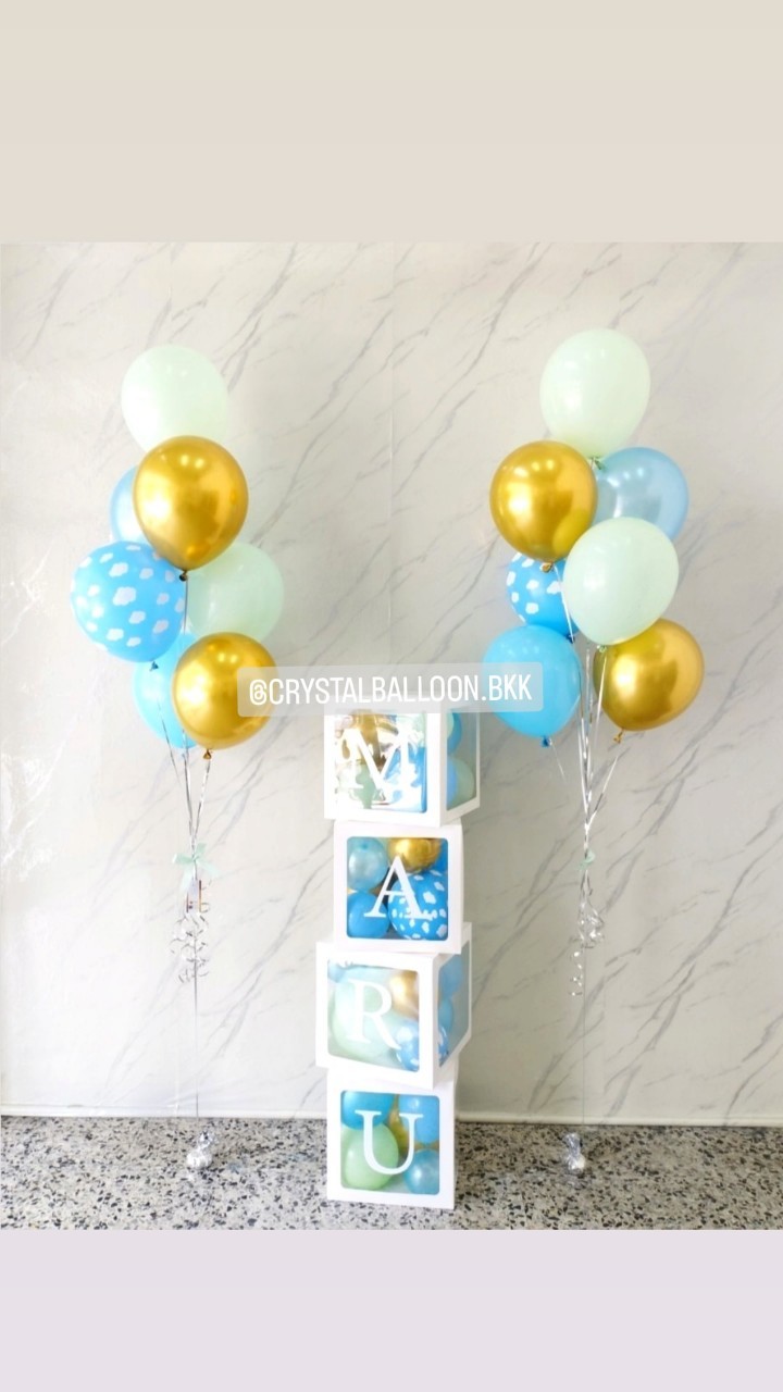 ลูกโป่ง Welcome Baby กล่องใส ขนาด 12" ติดตัวอักษร 4 กล่อง พร้อม ช่อลูกโป่ง ช่อ 7 ลูก 2 ช่อ Theme สีฟ้า-เขียว พร้อมตกแต่ง สามารถเปลี่ยนสีลูกโป่ง/เปลี่ยนข้อความได้
