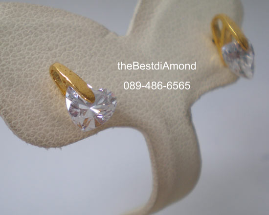 BE925+++ต่างหูเพชรหัวใจ เม็ดเดี่ยว+++ต่างหูน่ารักๆ เป็นแบบติดติ่งหู ใส่ได้ทุกโอกาส เรียบๆ แต่น่ารักดีค่ะ เอาใจสาวชอบเพชรหัวใจ เรียบๆแต่ดูดี