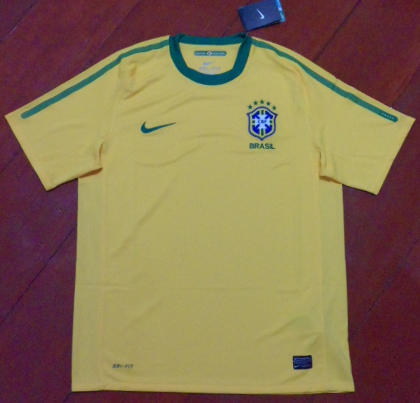 เสื้อฟุตบอล ทีมชาติบราซิล ชุดเหย้า ชุดลุยศึกฟุตบอลโลก 2010 ใหม่ L-Size / BRAZIL Football Shirt Home Kit World Cup 2010 Jersey NEW L-Size
