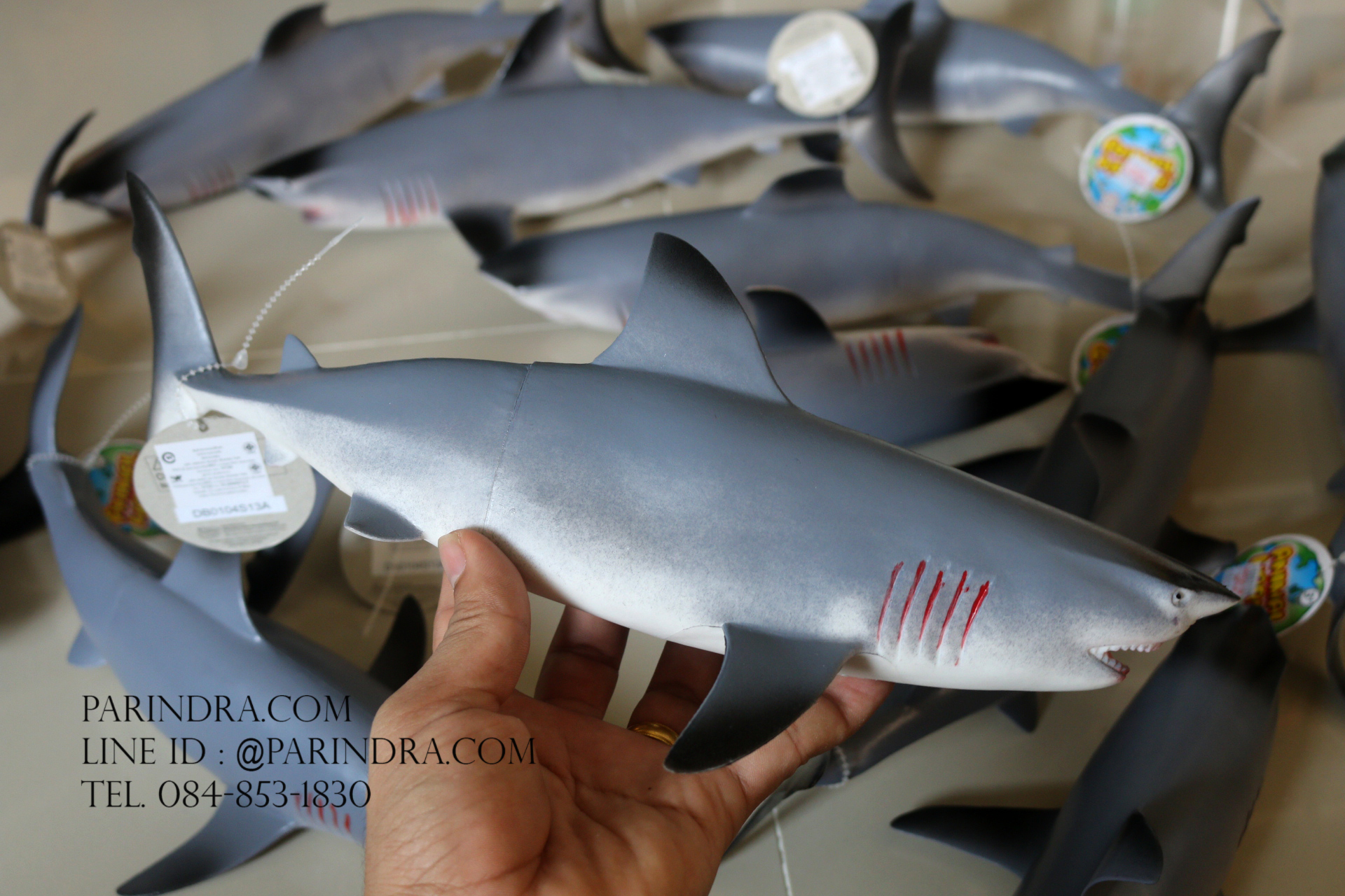 โมเดลปลาฉลาม Shark แบบยางอ่อนนุ่มนิ่ม ตั้งโชว์สวย ขนาดใหญ่ 14 นิ้ว