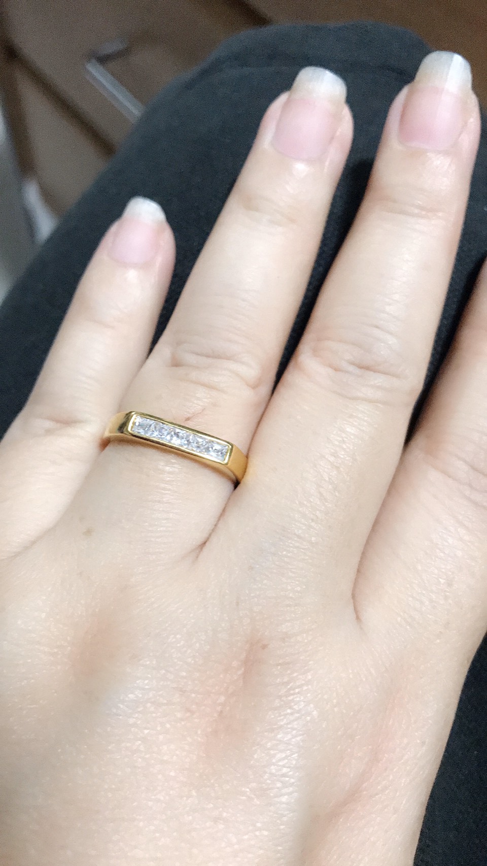 ชื่อสินค้า: BR005+++แหวนแถวตัดตรง+++ เพชรสี่เหลี่ยมฝังแบบล็อค งานดี เรียบร้อย ดูดีมากๆ เหมาะสำหรับคนไม่ชอบหนามเตย ใส่ได้ทั้งหญิงและชายเลยนะคะ