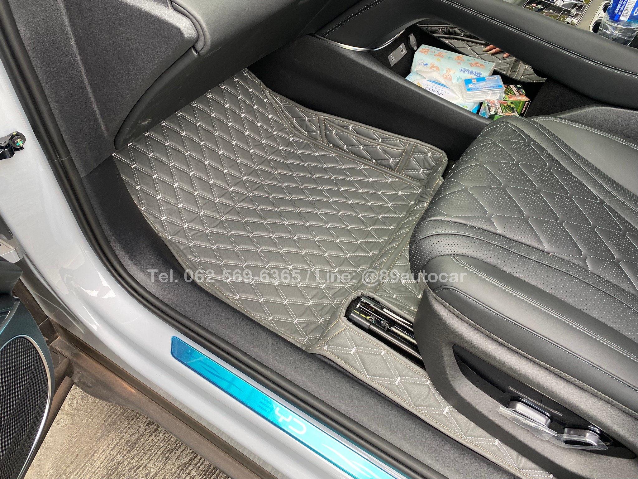 พรมปูพื้นรถยนต์ BYD Sealion 7 (บีวายดี ซีไลอ้อนเจ็ด) ปูพรมVVIP สีเทาด้ายเทา 6 ชิ้น