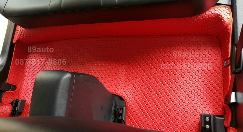 ผ้ายางปูพื้นรถยนต์ Toyota Altis 2017 กระดุมสีแดงขอบแดง