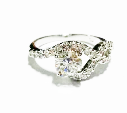 BR213RD+แหวนดีไซน์ เก๋ เรียบ หรู งามมากๆๆ เหมือนของแท้สุดๆเล่นไฟวิ๊งๆ รับประกันความสวย