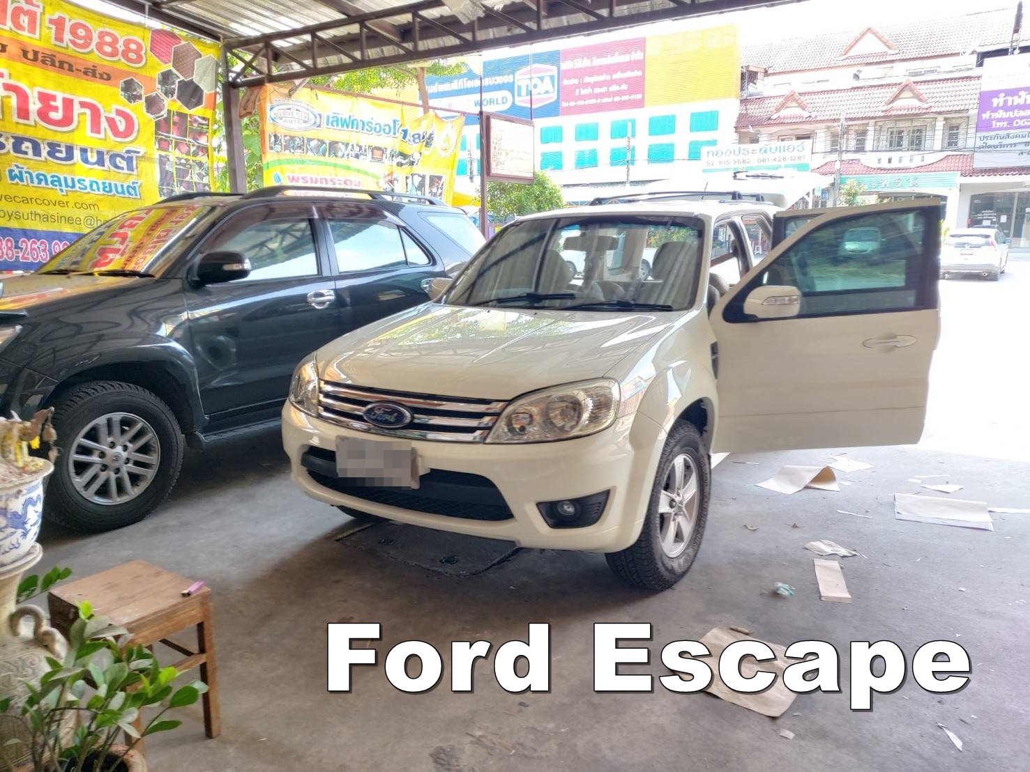 พรมรถยนต์ Ford Escape ปูพรมหกดี สีกาแฟ เข้ารูป เต็มคัน