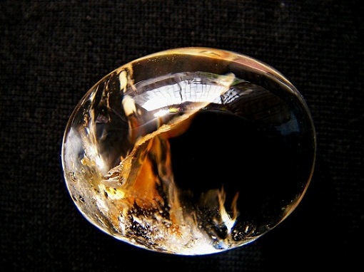 QU0029 แก้วใส แตกลายใน สวยใสกาบทองพลิ้วใจกลางเม็ดแก้ว ขนาดหัวแหวนกองข้าว นูนอลังการ ขนาดเม็ดแก้ว 20.04x24.47x14.49 มม. นน.46.80 ct.