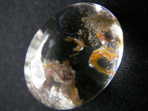 QU0012 QUARTZ แก้วเข้าแก้ว ปวกแดงคลุม กระจายด้วยฐานแผ่นแก้วกาบสีเหลืองทอง พม่า ขนาดเม็ดแก้ว 17.66x23.16x12.82 ct. นน. 38.81 ct.