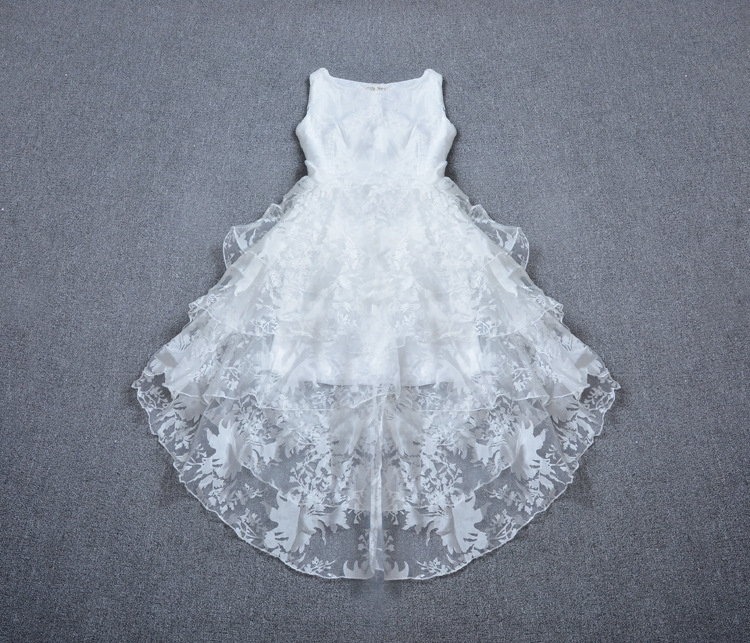 Pre-order เดรสขาว พรีเวดดิ้ง หน้าสั้นหลังยาว แขนกุด ลายดอกไม้ เรียบหรู