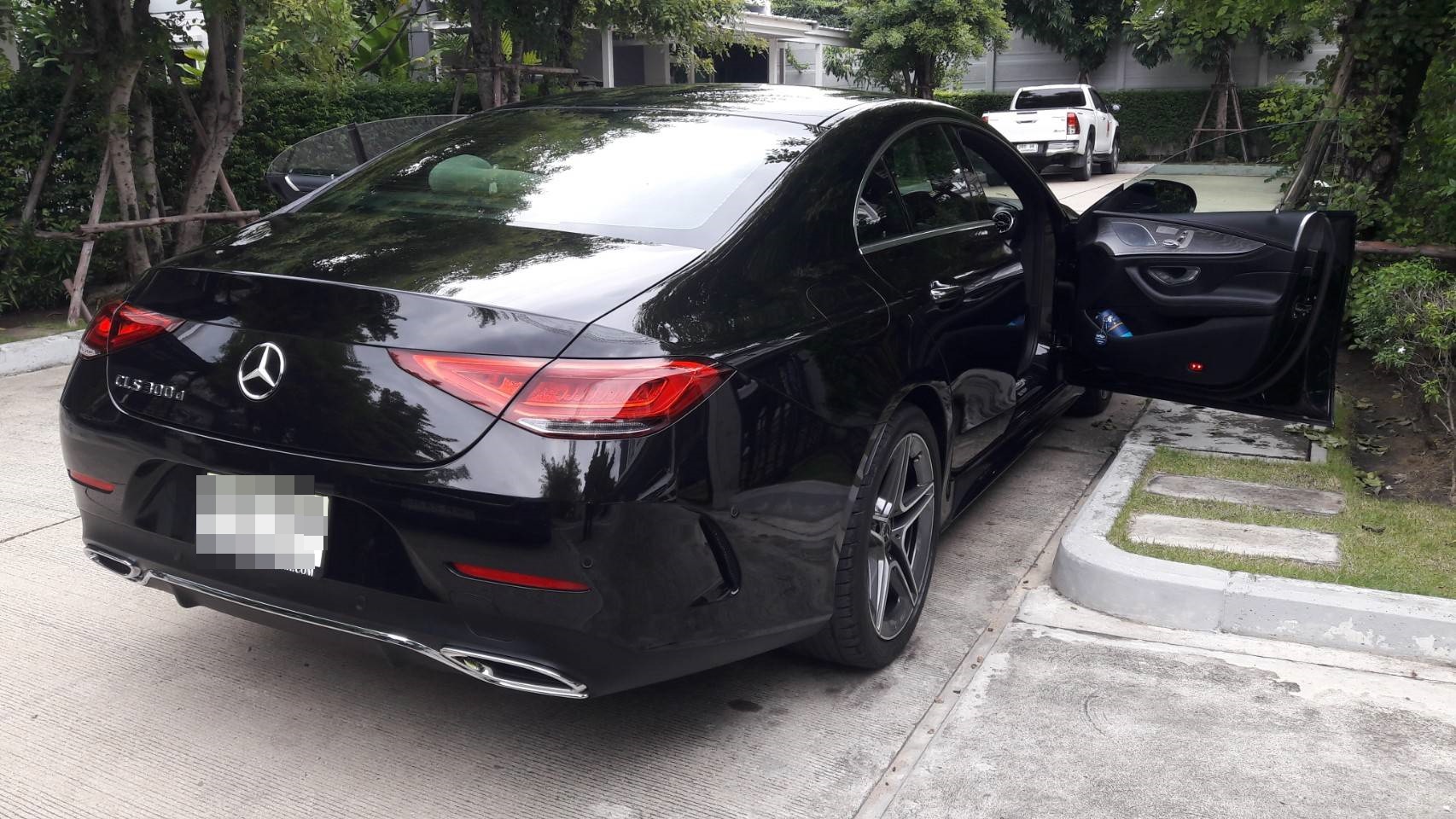 พรมรถยนต์ Benz CLS300d ปูพรม7D สีดำล้วน + พรมดักฝุ่นสีดำ เข้ารูป เต็มคัน