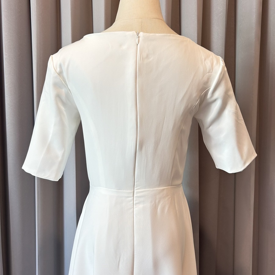 พร้อมเช่า ชุดเช่า ชุดแต่งงาน มินิมอล ชุดหมั้น แขนสั้นคอวี