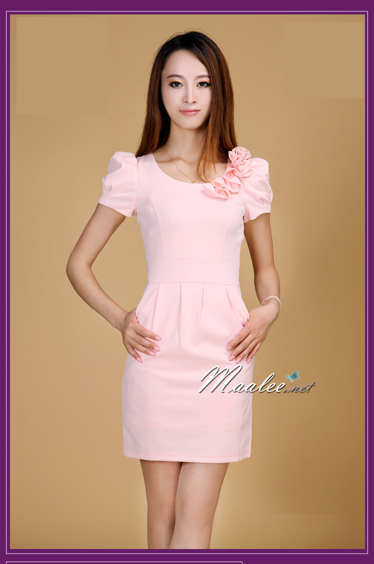 Sale ชุดราตรีสั้น แขนสั้น สีชมพู แต่งดอกไม้ช่วงคอ (เหลือเฉพาะ M , L )