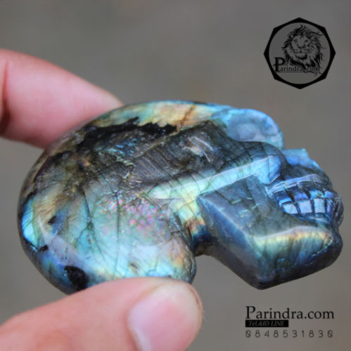 หิน ลาบราดอไลท์ (Labradorite) แกะสลักรูปหัวกระโหลก ประกายสีเขีวเหลือง #LA108