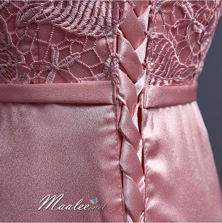 พร้อมเช่า ชุดราตรียาว แบบปาดไหล่ สีชมพูNude ผ้าซาติน แต่งลูกไม้ (เชือกผูกหลัง)