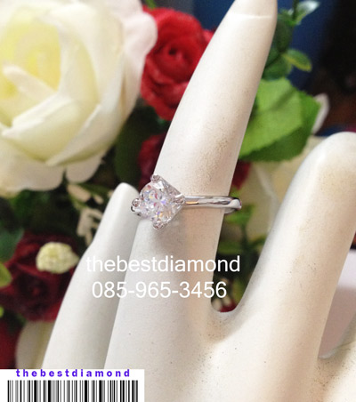 BR974RD++แหวนเพชรเม็ดเดี่ยวขนาด 80 ตัง ขนาด รูปแบบยอดนิยมวางเพชรเฉียงๆ ดูทันสมัย เหมือนของจริงม๊าก เพชรวิบๆปิ๊งๆใส่แทนแหวนแต่งงานสบายๆ ไม่มีล้าสมัย