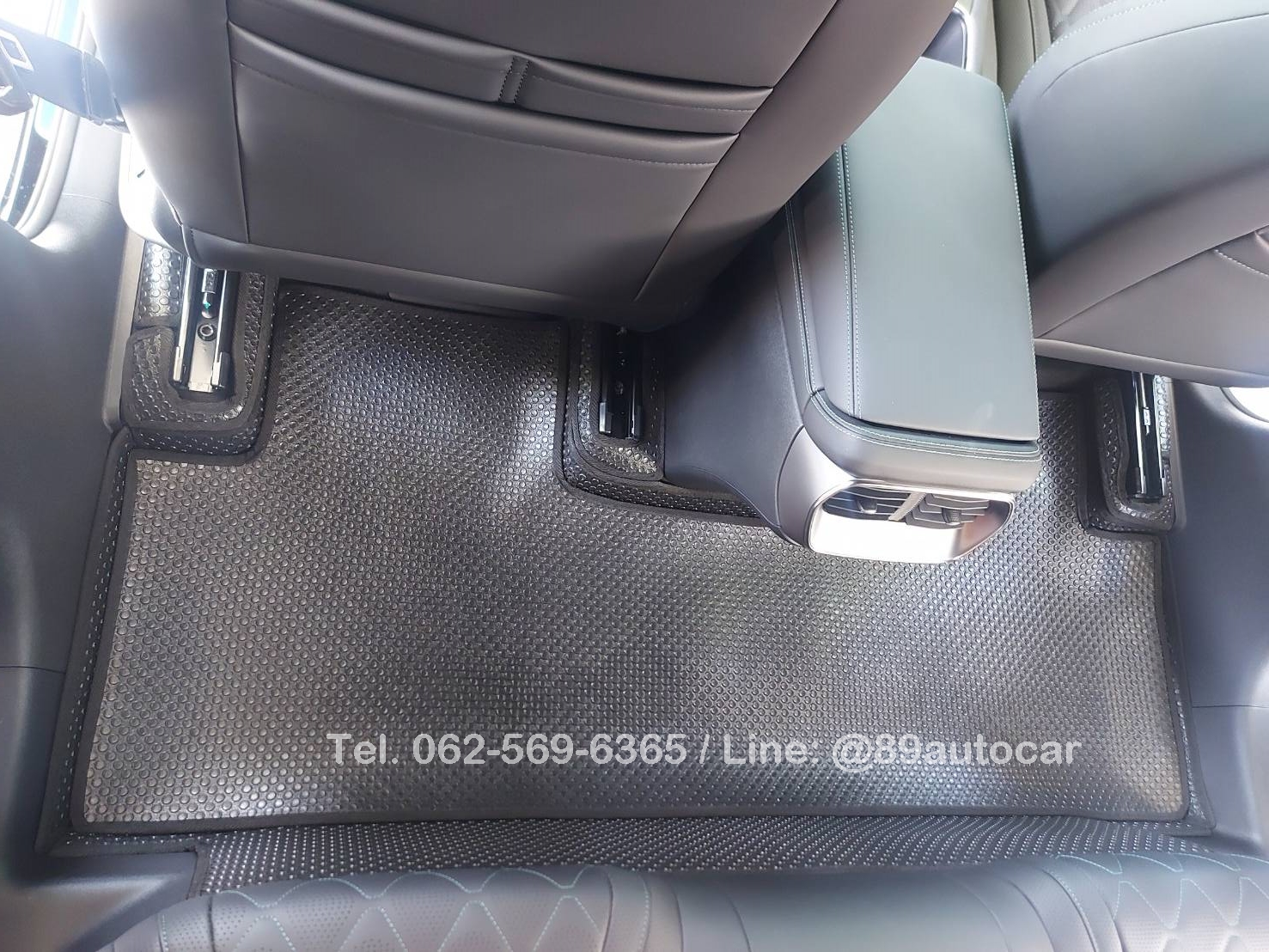 ผ้ายางปูพื้นรถยนต์ BYD Sealion 7 ปูกระดุมเล็ก PVC แท้ สีดำขอบดำ เต็มคัน