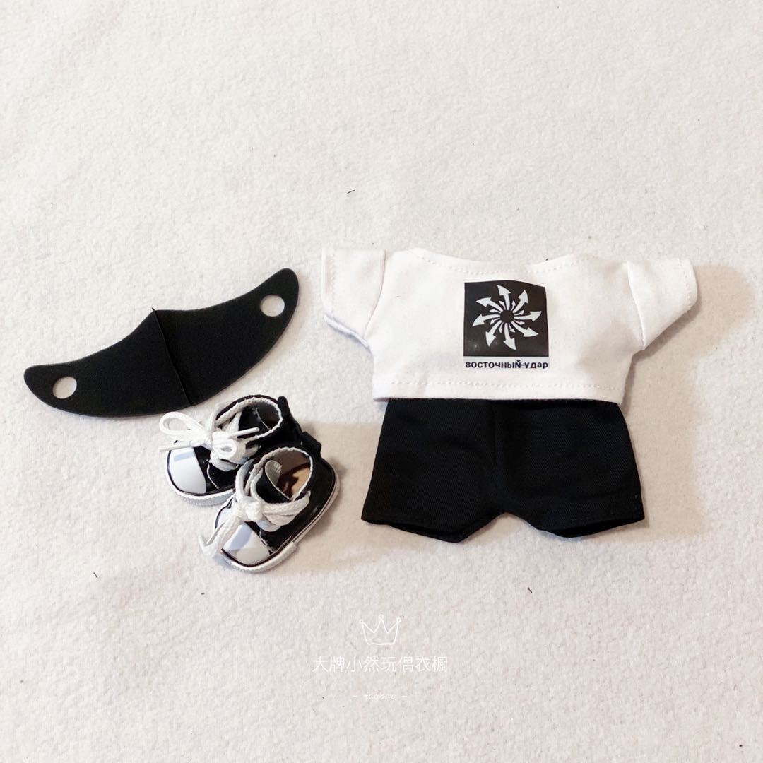 ชุดตุ๊กตา หวังอี้ป๋อ (20cm.) ชุดเสื้อยืดสนามบิน