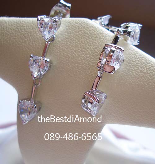 BE609RD+++ต่างหู 3 hearts+++ต่างหูเพชรรูปหัวใจ เป็นต่างหูระย้า ใส่ออกงานสวยมากๆๆ แบบเรียบ หรู อยู่ได้นาน ไม่มีล้าสมัย