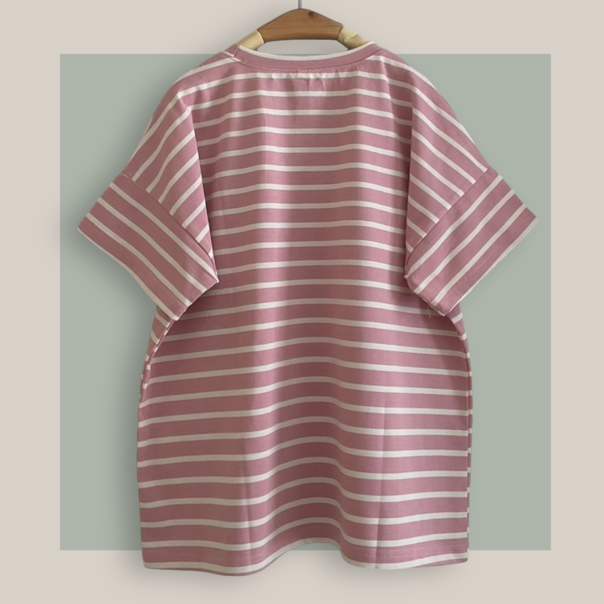 เสื้อยืดลายทางแต่งกระเป๋าปักลายแมว 9am