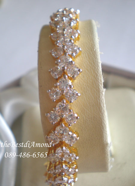 CL005+++สร้อยข้อมือเพชรรอบtriangle+++สวยสุดๆๆ เพชรทั้งเส้น เล่นไฟระยิบระยับ วิ๊งๆๆเลยค่ะ ดีไซน์ก็สุดยอดค่ะ ดูไฮโซมากๆๆ เหมือนจริงสุดๆ