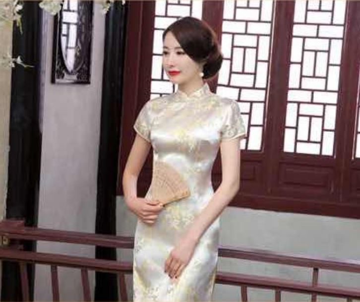 Pre-order กี่เพ้า สีครีม ลายดอกบ๊วย Cherry Blossom ผ้าไหมจีน กุ๊นขอบ ตัดเย็บอย่างดี