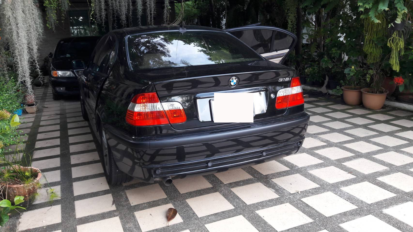 พรมรถยนต์ BMW 318i E46 ปูพรมหกดี สีครีม เต็มคัน