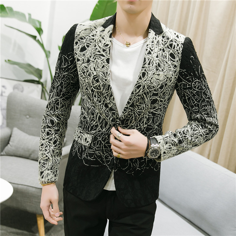 พร้อมเช่า เสื้อสูทชาย สีขาวดำ ปักลายกราฟฟิก กางเกงดำ