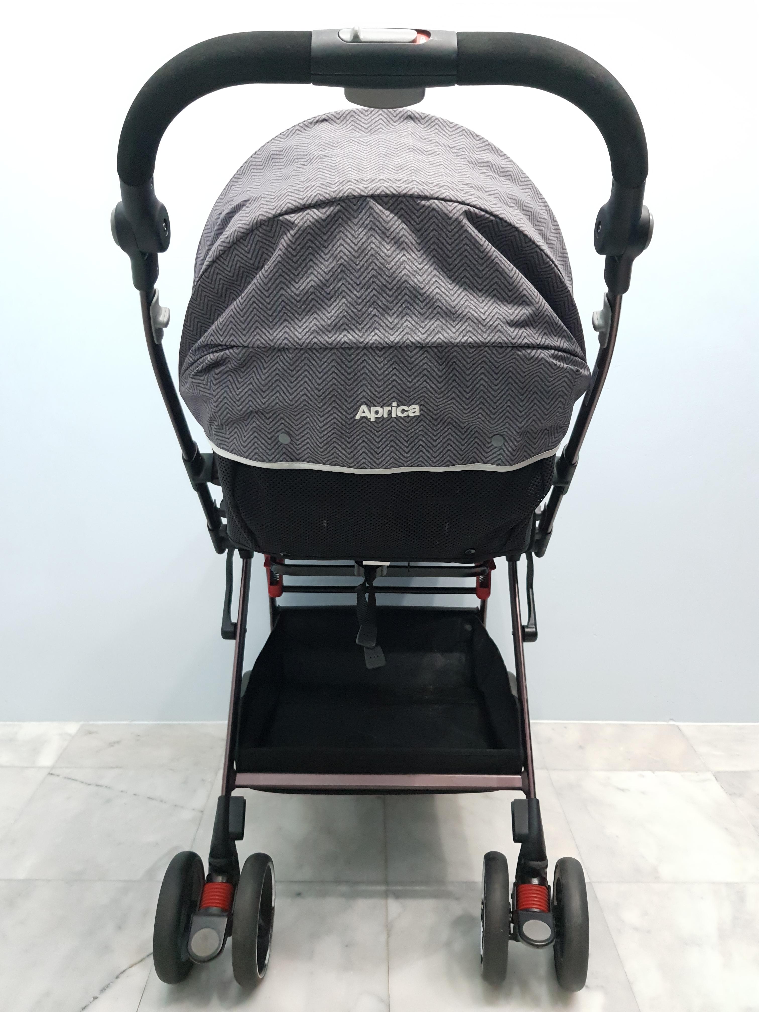 Aprica Optia Premium สีเทา