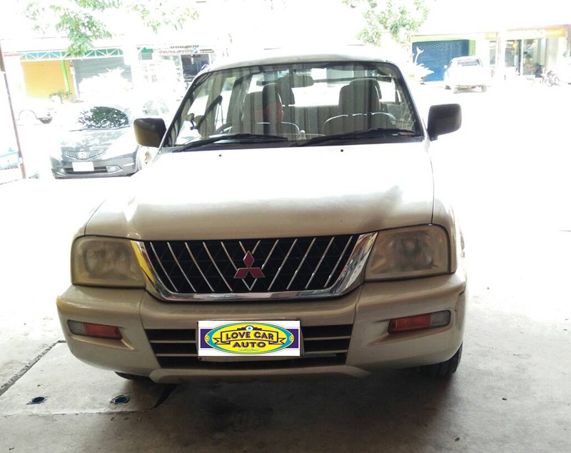 ยางปูพื้นรถยนต์เข้ารูป Mitsubishi Srada 4 ประตู ลายกระดุมสีเหลืองขอบดำ