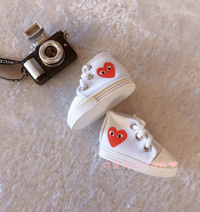 รองเท้าลายหัวใจ สำหรับตุ๊กตา 20 cm.