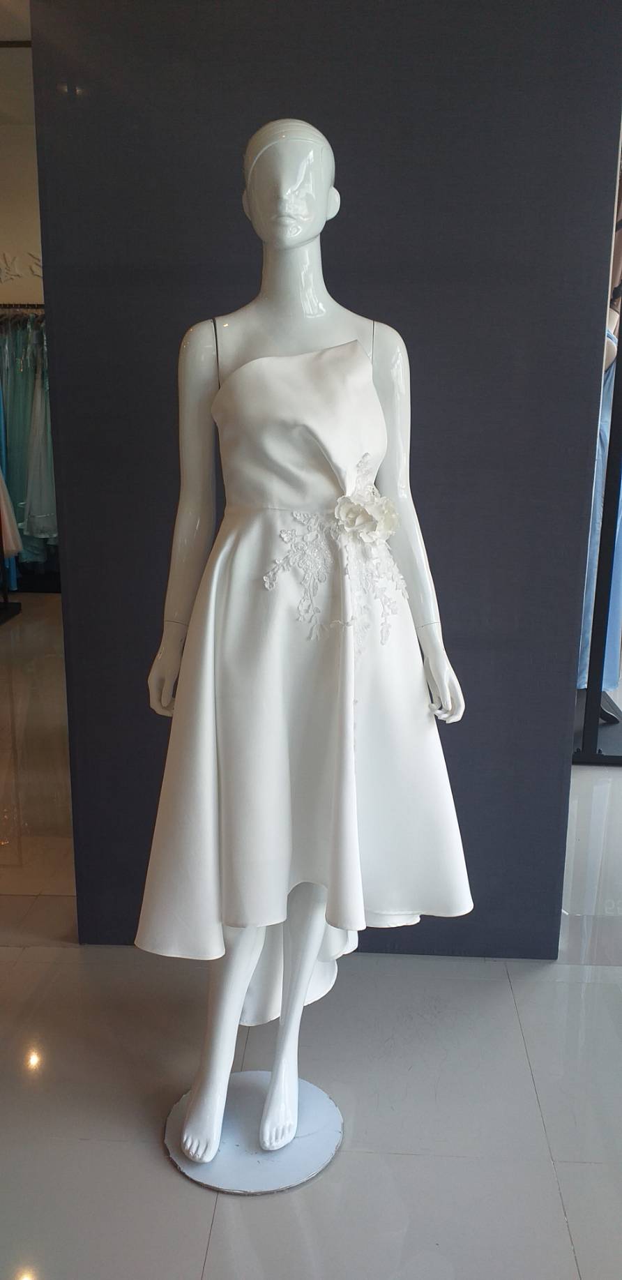 พร้อมเช่า ชุดแต่งงาน มินิมอล ชุดหมั้น เกาะอก หน้าสั้นหลังยาว