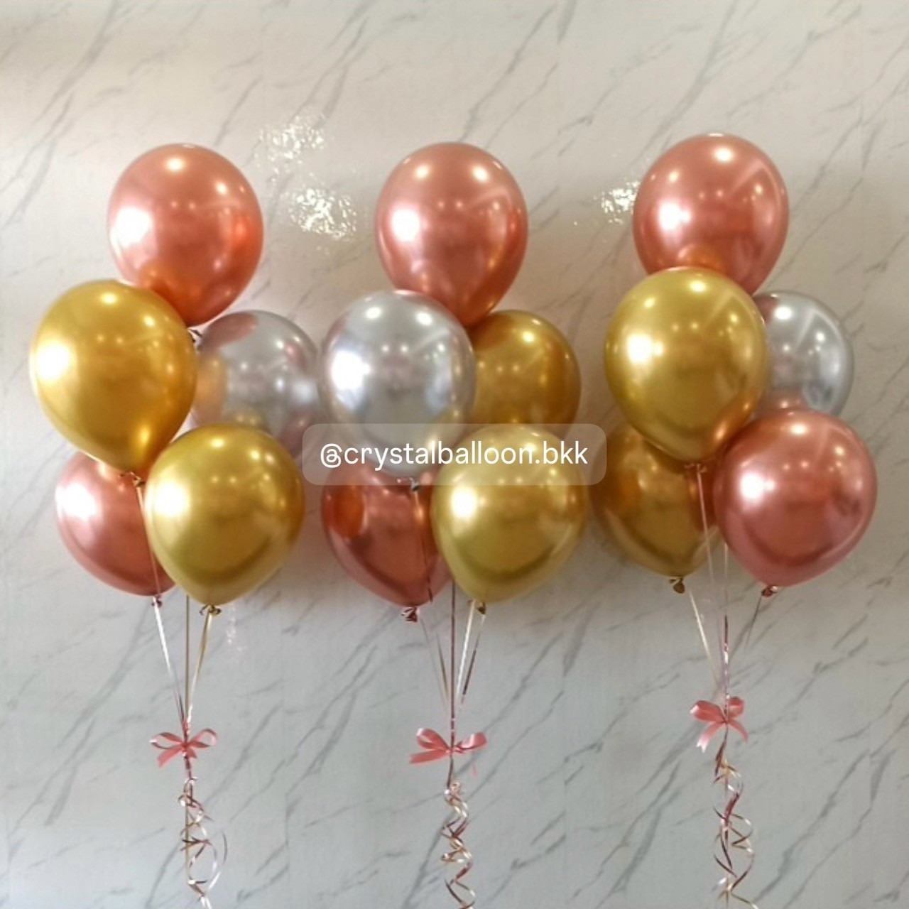 ลูกโป่ง แสดงความยินดี ช่อลูกโป่งสีโครเมี่ยม ช่อ 5 ลูก 3 ช่อ สีโรสโกลด์โครเมี่ยม/ทองโครเมี่ยม/เงินโครเมี่ยม พร้อมตกแต่ง สามารถเปลี่ยนสีลูกโป่งได้
