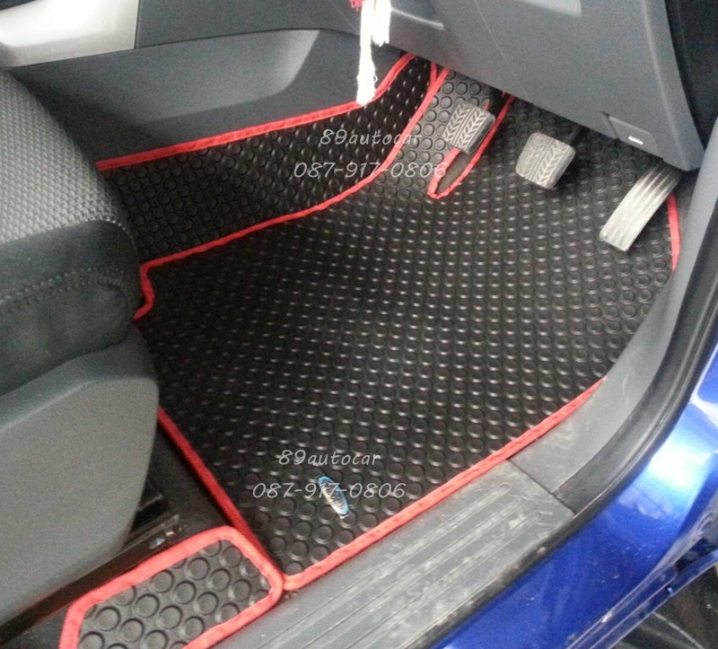 พรมรองพื้นรถยนต์ Mazda BT-50 4 ประตู ลายกระดุมสีดำขอบแดง