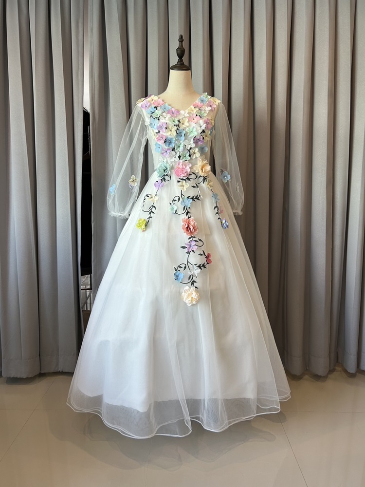 พร้อมเช่า ชุดแฟนซี ชุดราตรียาว สีขาว แขนยาว แต่งดอก Fairy สไตล์เจ้าหญิง กระโปรงพองสวย เชือกผูกหลัง