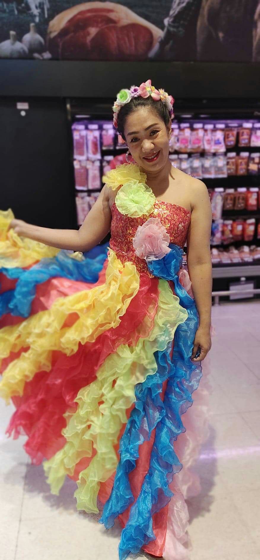 พร้อมเช่า ชุดแฟนซียาว ไหล่เดียว สีรุ้ง ระบายฟูสวย ไหล่เดียว (ซิปหลัง)