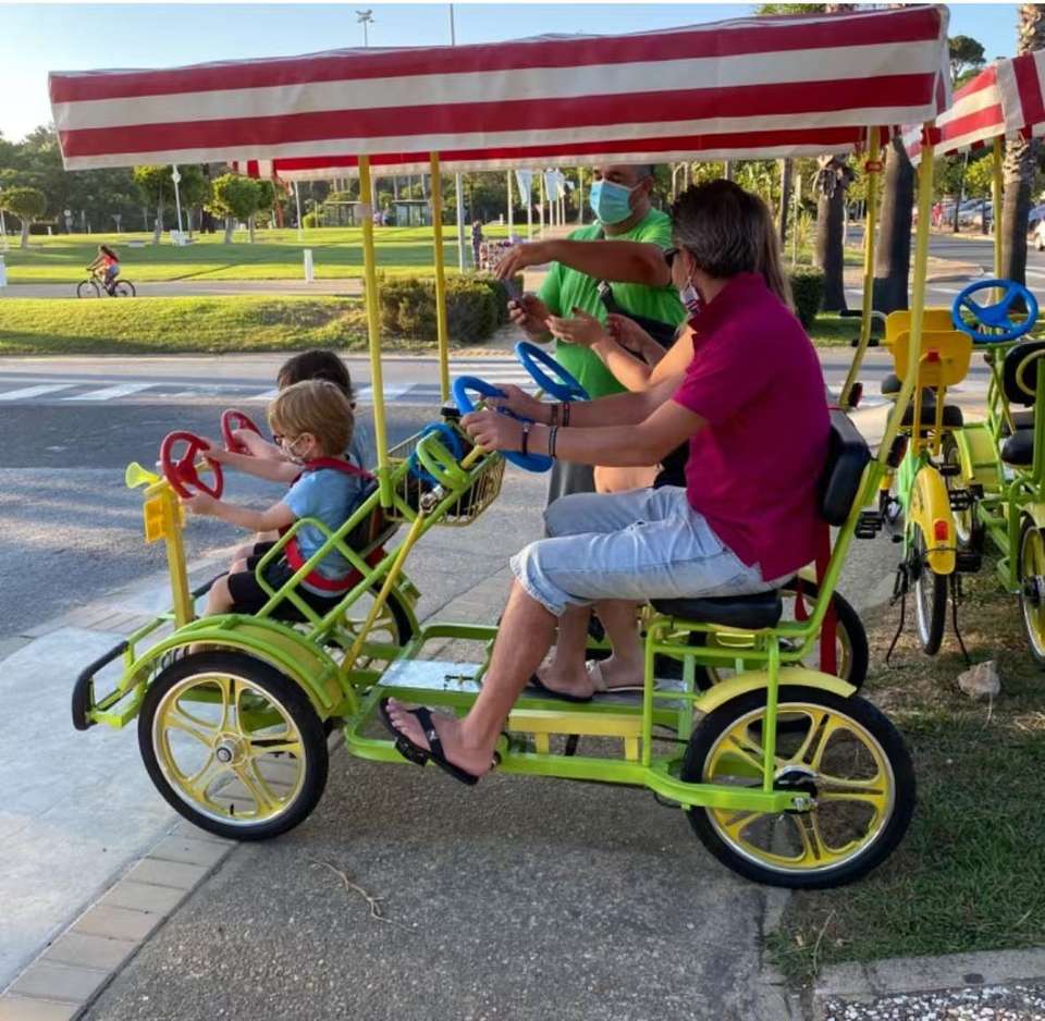 จักรยานหรรษา Favorite FO-01 SURREY BIKE แบบ 2 คนปั่น+ 1 เก้าอี้เด็ก+ร่มกันแดด ปั่นพร้อมกัน หรรษาทั้งครอบครัว พร้อมได้ออกกำลังกาย