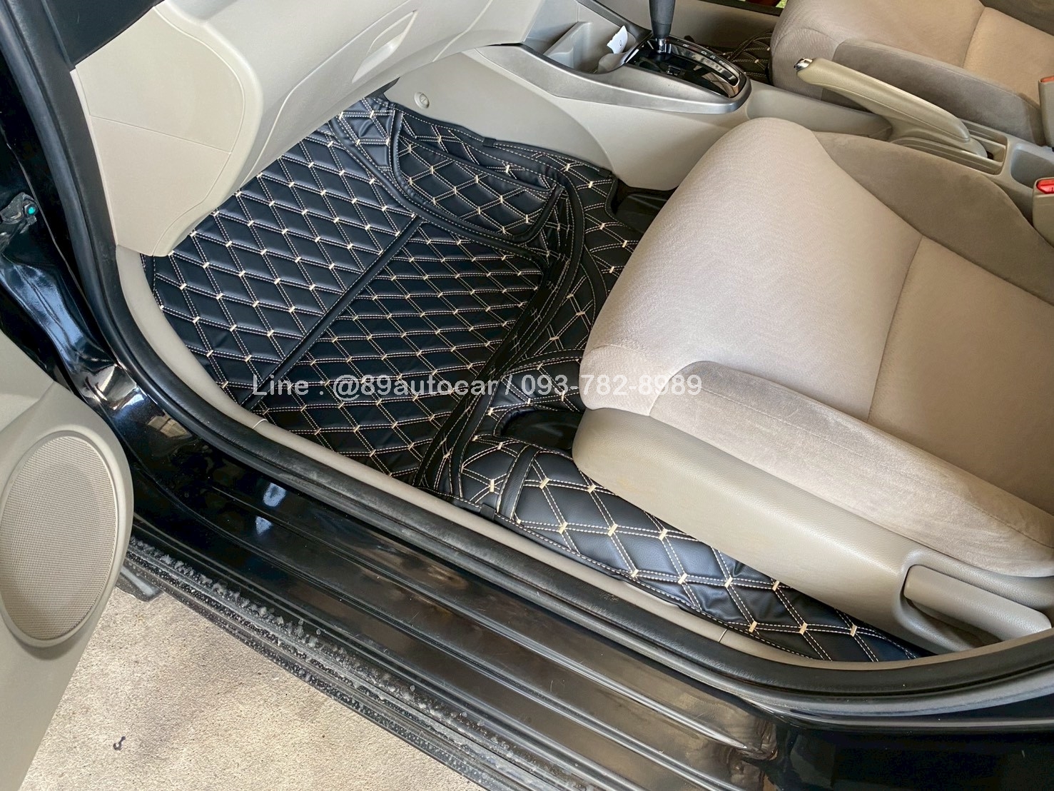 พรมรถ Honda City ปี 2012 ปูพรมVVIP ด้ายคู่ สีดำด้ายทอง + ท้าย เต็มคัน