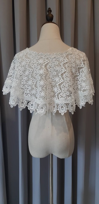 Preorder ผ้าคลุม /เสื้อคลุม ลูกไม้ สีขาว