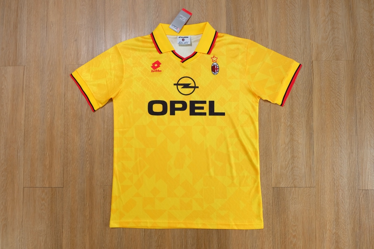 AC Milan 1995/96 Third Vintage Jersey เสื้อบอลเอซีมิลาน เสื้อเอซีมิลานย้อนยุค Yellow