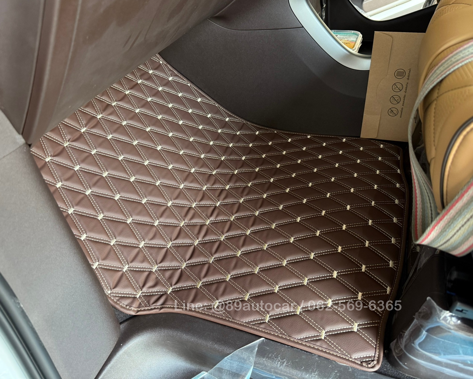พรมปูพื้นรถตู้ BYD Denza D9 ปูพรมVVIP ด้ายคู่ สีกาแฟด้ายทอง เต็มคัน