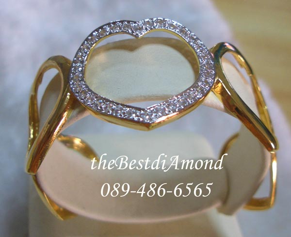 ++BL003=กำไลหัวใจ 5 ห้อง=== ทันสมัย โฉบเฉี่ยว วัยรุ่นมากค่ะ ใส่ได้กับเสื้อผ้าเกือบทุกแบบเลย ตัวเรือนทำเป็นรูปหัวใจ 5 อัน โดยตรงกลางฝังเพชรดูโดดเด่น