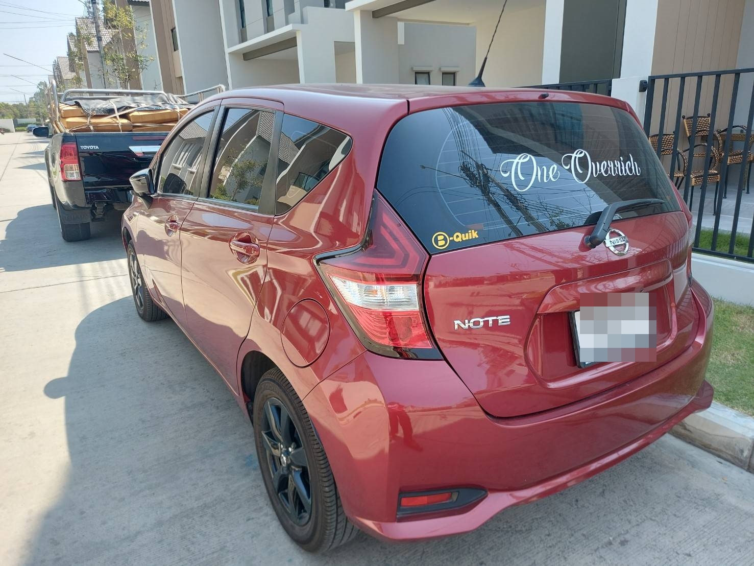 พรมรถ Nissan Note (นิสสัน โน๊ต) ปูพรม6D สีดำด้ายแดง 6 ชิ้น เต็มคัน