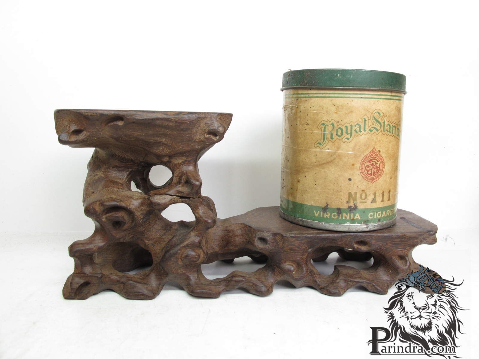 ฐานตั้งวัตถุมงคล ทำจากไม้เนื้อแข็งแกะสลักสวยงาม