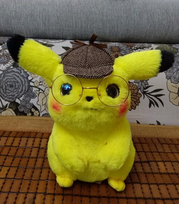 ตุ๊กตาปิกาจู (พร้อมกล่อง+ผ้าพันคอ+แว่น+หมวก)