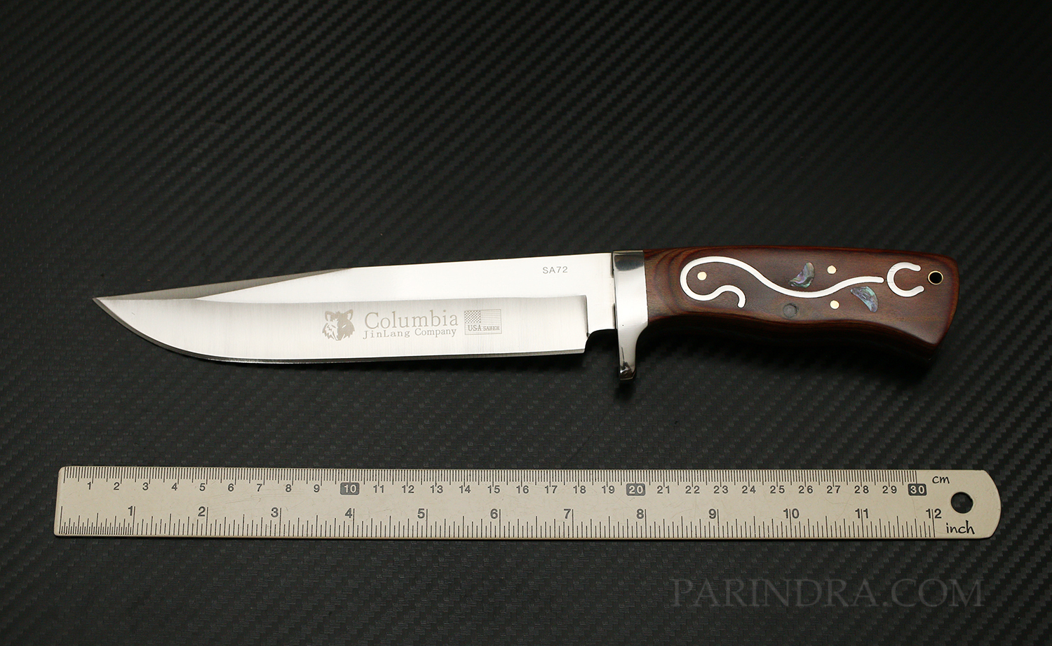 มีดเดินป่า COLUMBIA รุ่น SA72 ด้ามไม้มีตกแต่งลวดลาย คมกริบ