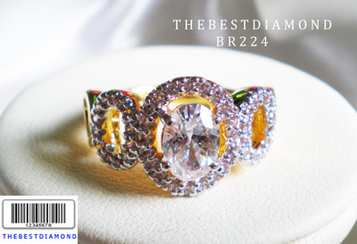 BR224+++แหวนเพชรล้อมรูปไข่ สวยมั่กๆๆ ++แบบทันสมัย ดูดี intrend มากๆๆ แบบออกมาจากร้านจิวเวลลี่เลย เพชรสวยวิ๊งๆ ดูไฮโซ สวยสุดๆ รับประกันความเหมือนจริง