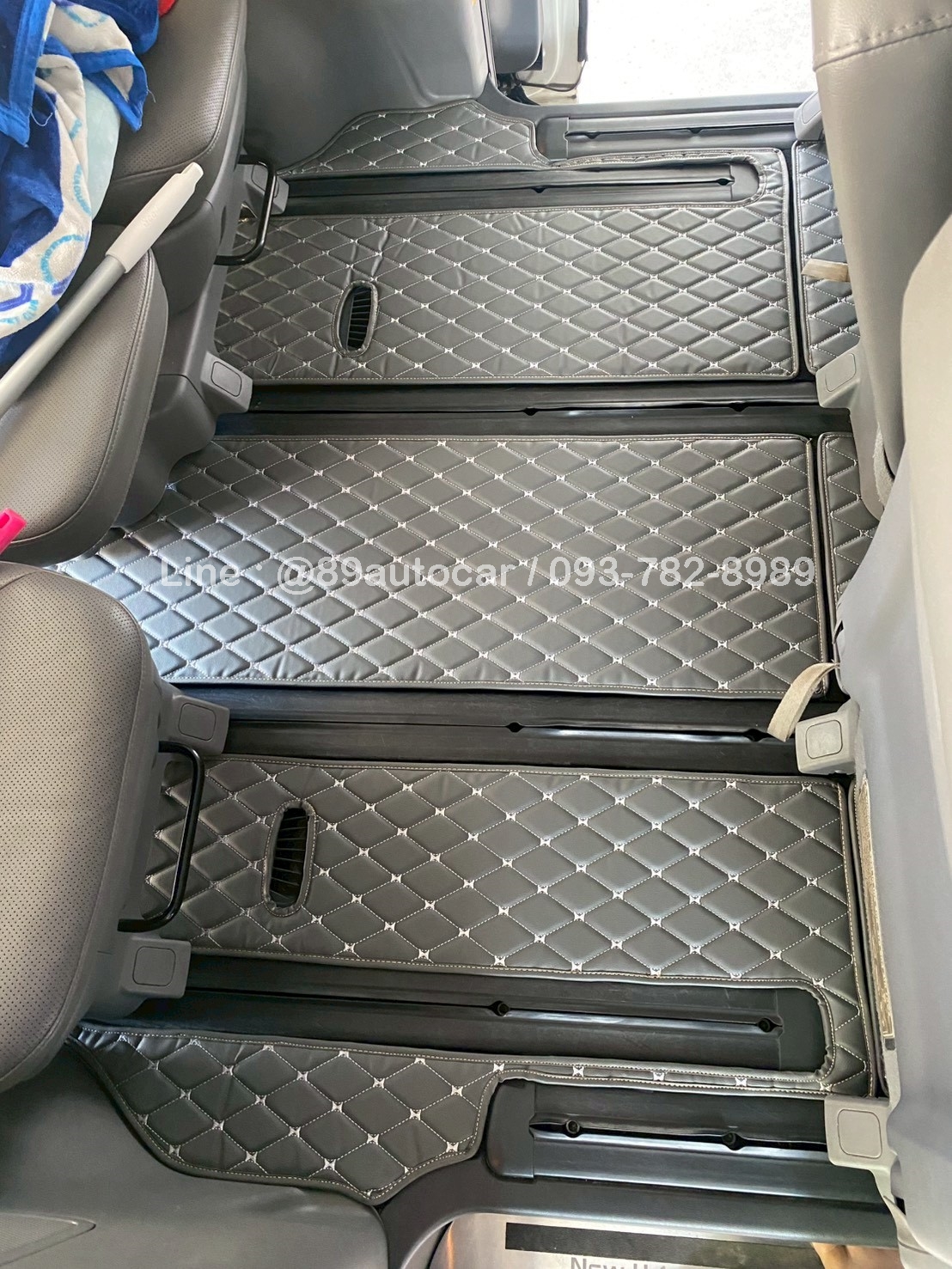 พรมรถตู้ Hyundai H1 Limited 2017 พรม6D สีเทาด้ายเทา เต็มคัน