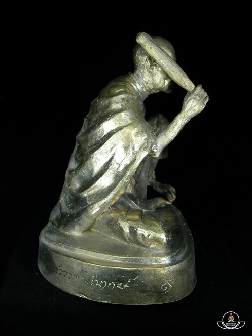 หลวงปู่สี ฉันทสิริ พรมน้ำมนต์มหาเศรษฐี รุ่นแรกหล่อเนื้อนำฤกษ์ 9 นิ้ว หมายเลข1