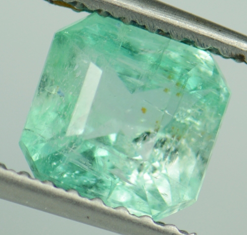 พลอยมรกตดิบ (Emerald) 1.05 กะรัต No oil