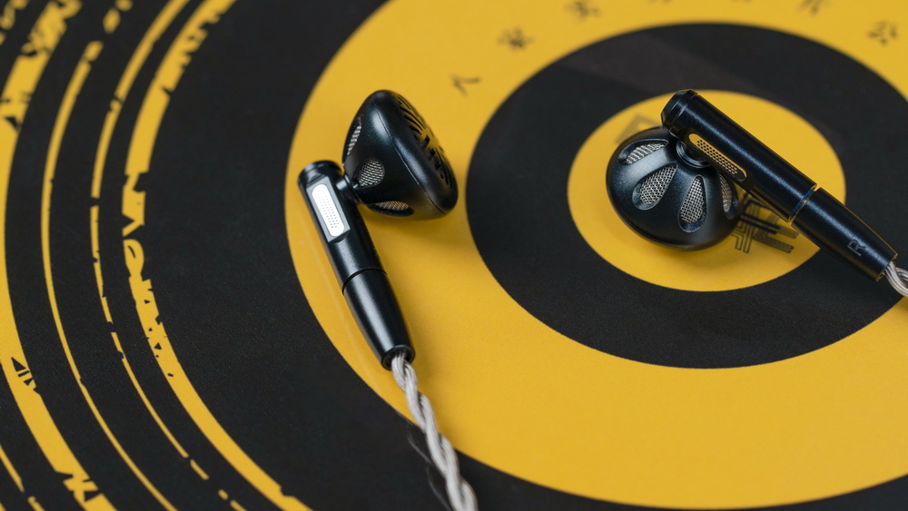 ขาย FiiO FF5 หูฟังเอียบัดไดรเวอร์ไดนามิก 14.2mmรุ่นใหม่ บอดี้อลูมิเนียม ถอดสายได้ ประกันศูนย์ไทย